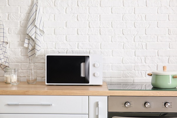 Minimal kitchen pantry cabinet