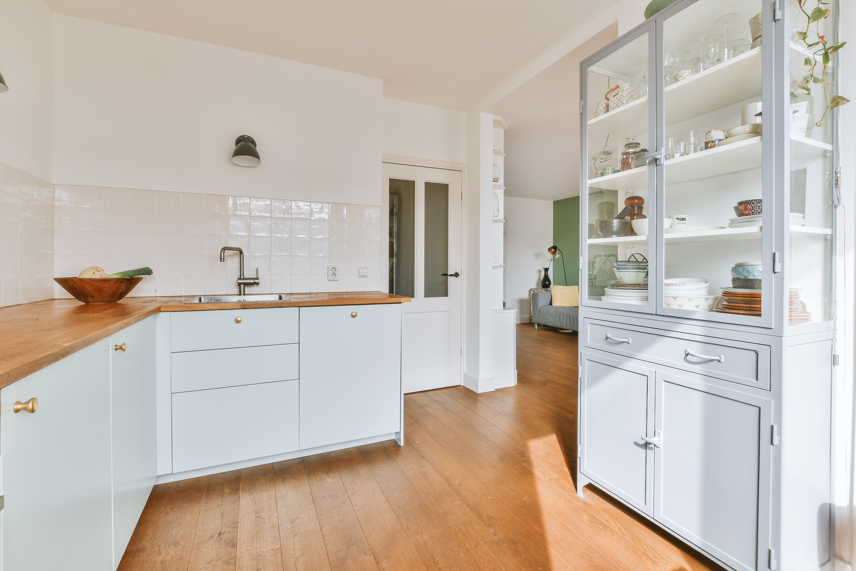 Minimal kitchen pantry cabinet